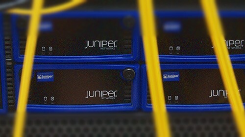 Na zdjęciu znajdują się elementy wyposażenia Serwerowni UZ 